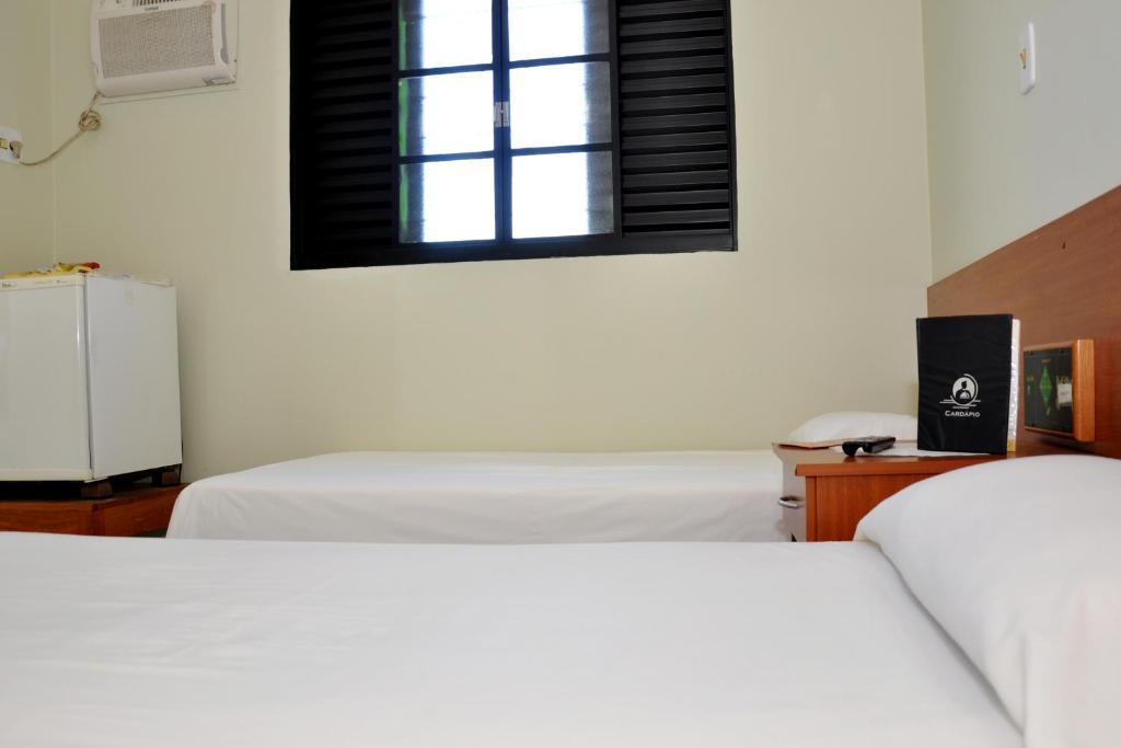 Hotel Carolina Plaza Uberaba Quarto foto